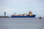 HEIMDAL R (IMO 9127320) am Leuchtturm des Mukraner Hafens. - 28.05.2025
