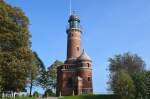 Der Leuchtturm Holtenau befindet sich am Nordufer der Zufahrt zum Nord-Ostsee-Kanal in Kiel-Holtenau und dient seit 1895 als Einfahrtsfeuer.Der Turm ist Seezeichen und Gedenkstätte und zählt zu einem der schönsten Deutschlands.Der Turm wurde von 1887 bis 1895 erbaut und ist inklusive des Leuchtfeuers 24 Meter hoch.Der Leuchtturm Holtenau wurde 1995 zum 100. Geburtstag des Nord-Ostsee-Kanals durchgreifend renoviert.Er ist heute von einer Grünanlage umgeben,der achteckige Unterbau des Backsteinturms dient auch als Trauzimmer.Aufgenommen am 11.10.14