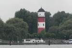 Der Leuchtturm Brinkamerhof am 08.09.2012. Er wurde in den Jahren 1910/1911 auf dem Wurster Watt erbaut und steht seit 1980 in einem Bremerhavener Yachthafen am Fischereihafen II und dient dort als Wohnhaus und Kneipe. (Text Wikipedia)