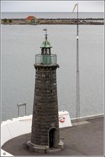 Das Molenfeuer auf der inneren Mole in Rønne (Bornholm) wurde 1930 errichet. Für einige Jahre diente es auch als Unterfeuer für die ehemalige Richtfeuerstrecke. Am 28.08.2016 von Bord einer Fähre abgelichtet.