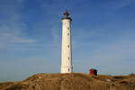 Lyngvig Fyr. Der 38 m hohe Leuchtturm wurde 1906 auf dem Holmsland Klit, nördlich von Hvide Sand, errichtet. Der auf einer 17 m hohen Dühne errichtete Turm ist das letzte Leuchtfeuer, was an der Dänischen Nordseeküste errichtet wurde. Hvide Sand, 02.04.2011