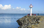 Howth Lighthouse - Howth ist eine Stadt im irischen County Fingal. Am 26. Juli 1914 wurden mit der Yacht The Asgard, die sich im Besitz von Robert Erskine Childers befand, für die Irish Volunteers 1.500 Gewehre in der Nähe von Howth angelandet. Das Ereignis ging als Howth Gun Running in die Geschichte ein.
Aufnahme: 11. Mai 2018.