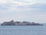 Der Leuchtturm von Grebeni wurde 1872 von der österreichisch-ungarischen Monarchie erbaut. Er befindet sich auf der Insel Grebeni, nur 500 Meter vor der Küste von Dubrovnik in Kroatien und ist inzwischen stillgelegt. Aufgenommen am 25.10.2014.