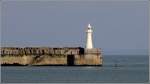 Die sdliche Hafeneinfahrt von Dover wird auf der einen Seite vom Molenfeuer auf dem Westkopf des sdlichen Breakwater markiert. 04.06.2012