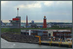 Die Leuchttürme von IJmuiden markieren die Einfahrt in den Hafen von IJmuiden.