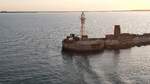 Das Portland Breakwater Lighthouse auf dem Wellenbrecher im Hafen von Portland, Dorset an der englischen Kanalk�ste am 09.08.26.