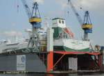 Hamburg am 11.6.2011: Blohm+Voss Dock 10 mit dem eingedockten Kühlschiff PREMIUM DO BRASIL