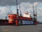 PANTHER MAX (IMO 9593402) am 8.9.2015, Hamburg, im Dock 10 (Schwimmdock) von Blohm + Voss, Reparatur des Ruderschaftes /
Massengutfrachter / BRZ 44.326 / Lüa 2,29 m, B 32,25 m, Tg 13 m / gebaut 2012 bei  Hyundai Heavy Industries, Ulsan, Süd Korea / Flagge: Bahamas, Heimathafen: Nassau / Eigner: Enterprise Shipping & Trading, Athen / 
