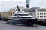 Die 2010 gebaute Megayacht PHOENIX² (IMO 1010284) liegt am 23.03.2016 bei Lürssen in Lemwerder. Sie ist 90 m lang und fast 14 m breit. Heimathafen ist inzwischen Valletta (Malta).
