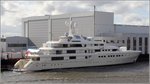 ie 2014 gebaute Motoryacht KIBO (IMO 1012294) liegt am 23.03.2016 bei ihrer Bauwerft Abeking & Rasmussen in Lemwerder. Sie ist 82 m lang und 12 m breit. Sie fährt unter der Flagge der Cayman Islands.