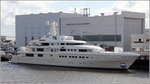 Die 2014 gebaute Motoryacht KIBO (IMO 1012294) liegt am 23.03.2016 bei ihrer Bauwerft Abeking & Rasmussen in Lemwerder. Sie ist 82 m lang und 12 m breit. Sie fährt unter der Flagge der Cayman Islands.