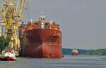 
Der Tanker BOW SIRIUS (IMO 9215294) war am 24.08.2006 auf der Werft in Szczecin noch nicht ganz fertiggestellt.