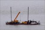 Die JASPER hat am 16.08.2011 auf der Weser auch einen Autokran fr von Bord aus durchzufhrende Arbeiten mit an Deck.