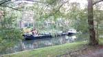 Arbeitsplattform DP 4198 im Schleppverband bei Forstarbeiten am Ufer des Landwehrkanals in Berlin. Aufgenommen am 09.10.2017.