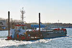 DBB ASTERIX (IMO 9878125) mit Klappschute DBB SPLIT 1 am 28.02.2023 im Hafen von Lübeck-Travemünde