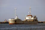 Die 80m lange Transport Barge MAGELLANO 1800 am 06.03.24 in Rostock