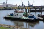 HOL DEEP ist ein Wasserinjektionsgert der bremenports, dass seit 1994 im Einsatz ist. Hier liegt es am 12.05.2008 am Lankenauer Hft in Bremen.