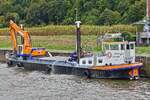 Baggerschiff LABOR, ENI 02101280, BJ 1901, L 32,45 m B 6,18 m, 243 t, liegt in der Einfahrt des Kanals von Lanaye an der Kaimauer vor Anker.