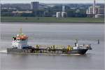 Die 2010 gebaute SHOALWAY (IMO 9556337) auf der Unterweser Höhe Bremerhaven. Dieser Laderaumsaugbagger ist 90 m lang und 19 m breit, hat eine GT/BRZ von 4.088 und eine DWT von 5.490 t. Heimathafen ist Limassol (Zypern). 02.06.2019