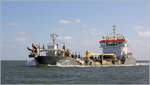 Die 2010 gebaute SHOALWAY (IMO 9556337) auf der Außenweser. Dieser Laderaumsaugbagger ist 90 m lang und 19 m breit, hat eine GT/BRZ von 4.088 und eine DWT von 5.490 t. Heimathafen ist Limassol (Zypern). 13.09.2019