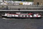 Hafenbarkasse BUENOS AIRES (ENI 5104050); Eigner/Betreiber: B�low; Datum: 07.05.2026; Aufnahmeort: Elbe/Hafen Hamburg, Deutschland.