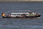 Hafenbarkasse ELLI (HB 4); Eigner/Betreiber: privat/Museum; Datum: 08.05.2026; Aufnahmeort: Elbe/Hafen Hamburg, Deutschland.