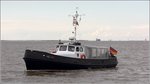 Die 1957 gebaute Barkasse HECHT ist am 31.07.2016 auf der Weser vor Bremerhaven unterwegs. Sie ist 17 m lang, 4 m breit und hat einen Tiefgang von 1,55 m. Bis 1997 wurde sie als Schleppbarkasse vom früheren Hansestadt Bremische Amt in Bremerhaven eingesetzt. Heute befindet sich die HECHT in Privatbesitz und gehört zur Flotte der Schiffergilde Bremerhaven e.V.