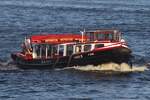 Hafenbarkasse HANSA III (MMSI 211136510); Eigner/Betreiber: B�low; Datum: 11.07.2026; Aufnahmeort: Elbe/Hafen Hamburg, Deutschland.