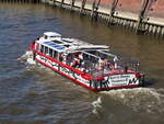 Hamburg am 03. April 2025 in der Nähe des Miniatur Wunderland fährt die Barkasse Lütte Deern.

