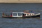 Hafenbarkasse META (HH AG 472); Datum: 08.05.2026; Aufnahmeort: Elbe/Hafen Hamburg, Deutschland.