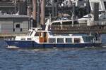 Hafenbarkasse NAKU (ENI 05105050); Datum: 07.05.2026; Aufnahmeort: Elbe/Hafen Hamburg, Deutschland.