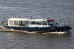 Hafenbarkasse ROBBE (ENI/MMSI unbekannt); Datum: 26.04.2026; Aufnahmeort: Elbe/Hafen Hamburg, Deutschland.