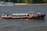 Hafenbarkasse ST.PAULI (ENI 05108400); Eigner/Betreiber: MCL; Datum: 08.05.2026; Aufnahmeort: Elbe/Hafen Hamburg, Deutschland. Das Bild entstand anl�sslich der Einlaufparade zum 837. Hafengeburtstag.