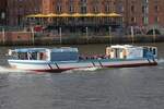 Hafenbarkasse WILLI ABICHT (ENI 04806100) (H 6018); Eigner/Betreiber: Reederei Rainer Abicht; Datum: 26.08.2025; Aufnahmeort: Elbe/Hafen Hamburg, Deutschland.