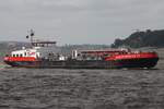 Bunkerschiff BUNKER SERVICE 14; Eigner/Betreiber: NWB Bunker Service; Aufnahmeort: Elbe/Hafen Hamburg, Deutschland; Datum: 11.06.2025; Info: (ENI 02336440)  Tonnage: 564 t / Lüa 57,5 m, B 9,6 m, Tg 2,3 m / 1 Diesel, Caterpillar, 625 kW (850 PS) / gebaut 2015 in Rumänien + NL / Eigner: NWB (Nord-Westdeutsche Bunker GmbH, Hamburg).  Das Bild  zeigt die BUNKER SERVICE 14 auf Höhe Finkenwerder/Teufelsbrück.