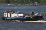 Bunkerschiff BP 45 (ENI 05102470); Datum: 08.05.2026; Aufnahmeort: Elbe/Hafen Hamburg, Deutschland.