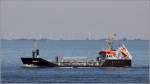 Die 2011 gebaute EBBA 2 (IMO 9588914) passiert am 30.09.2015 Cuxhaven. Sie ist 52 m lang und 10,4 m breit, hat eine GT/BRZ von 499 und eine DWT von 689 t. Heimathafen ist Cuxhaven.