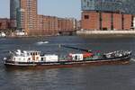 Bunkerschiff KATHI (IMO 7006974) (ENI 05103710); Eigner/Betreiber: Hans Rinck GmbH; Datum: 03.08.2026; Aufnahmeort: Elbe/Hafen Hamburg, Deutschland.