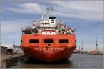 Am Heck der AKADEMIK FEDOROV (IMO 8519837) ist der Schiffsname und Heimathafen Sankt Petersburg in kyrillischer Schrift zu lesen. 16.05.2010