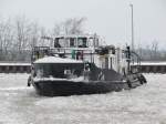 Eisbrecher Wolf wartet ebenfalls im Oberwasser der Schleuse Uelzen II auf die Schleusung Richtung Elbe. 14.01.2010