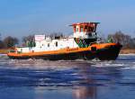 Der Kopfeisbrecher STANISLAW aus Stettin auf der Oder bei Ognica im Einsatz.Foto 09.01.2016