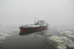 Eisbrecher Tmmler vom WSA Magdeburg auf dem Wendsee in Wartestellung bei Nebel.(Foto H.Schfer WSA Brandenburg 01.2011)