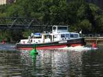 Eisbrecher Usedom (05027260 , 30,82 x 7,36m) , die Oder ist sonst sein Fahrtgebiet , am 05.09.2017 auf der Spree in Berlin Höhe Kraftwerk Reuter auf Bergfahrt.