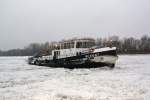 Eisbrecher Wisent  WSA Lauenburg in Hamburg auf der Sderelbe bei Altenwerder im Einsatz.Foto 08.02.2012