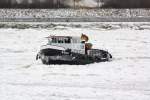 Eisbrecher Widder  vom WSA Lauenburg im Eisstau auf der Sderelbe bei Altenwerder am 08.02.2012 .