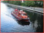 Lschboot III der Berliner Feuerwehr. Bauj.1974; 3 Mann Besatzung; L=17m; B=4,20m; Tiefgang 0,75m; Vmax.25km/h; 2x300PS Dieselmotor; Pumpenleistung 5000l/min; Wurfweite, Wasser/Schaum 85m/80m. Info:Berliner Feuerwehr. Foto:26.07.2010