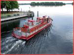 Lschboot III der Berliner Feuerwehr. Bauj.1974; 3 Mann Besatzung; L=17m; B=4,20m; Tiefgang 0,75m; Vmax.25km/h; 2x300PS Dieselmotor; Pumpenleistung 5000l/min; Wurfweite, Wasser/Schaum 85m/80m. Info:Berliner Feuerwehr. Das Lschboot fhrt unter der Sechserbrcke hindurch (Berlin Reinickendorf, OT Tegel) in den Tegeler See ein. Foto:26.07.2010