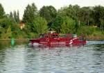 Löschboot III der Berliner Feuerwehr (05601880 , 17,37 x 4,20) war am 22.05.2014 auf der Berliner Havel in Spandau mit  Blaulicht-Einsatz  auf Bergfahrt.