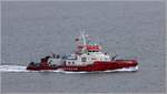 Die BRANDDIREKTOR WESTPHAL (ENI 04812840) ist hier am 25.08.2018 während einer Probefahrt auf der Weser Höhe Bremerhaven zu sehen. Sie wird im Auftrag der Hamburg Port Authority (HPA) von der Fassmer-Werft in Berne/Motzen gebaut. Sie ist 43,50 m lang und 9,80 m breit. Drei der Wasserkanonen verfügen über eine Reichweite von 180 m und eine Wurfhöhe von 110 m.