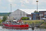 Feuerlöschboot SENATOR EMIL PETERS am 03.07.2022 bei der Feuerwache 4 in Lübeck-Schlutup